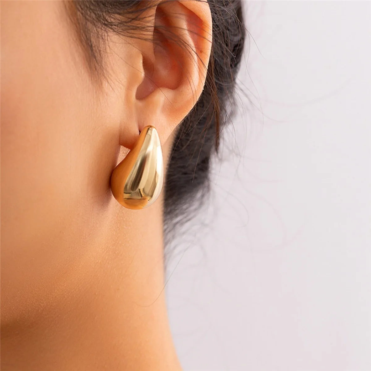 New Sleek Golden Chunky Water Drop Dome Stud Earrings Women Metal Glossy Thick Teardrop Solid Stylish Jewelry